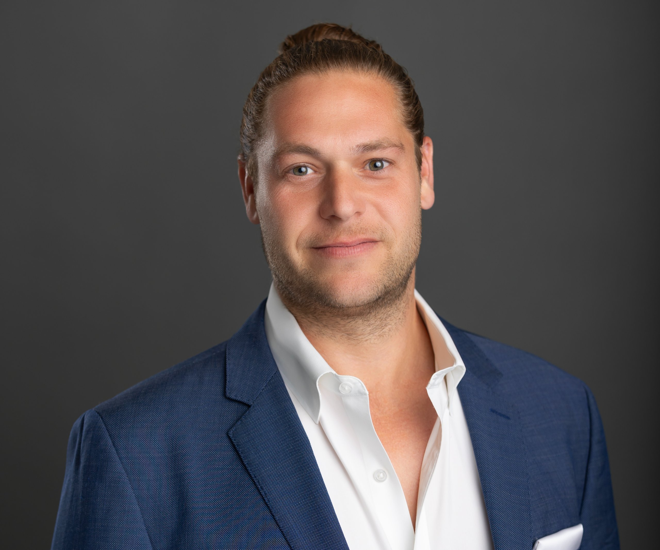 How Jordan Assaraf holds powerful corporations to account
